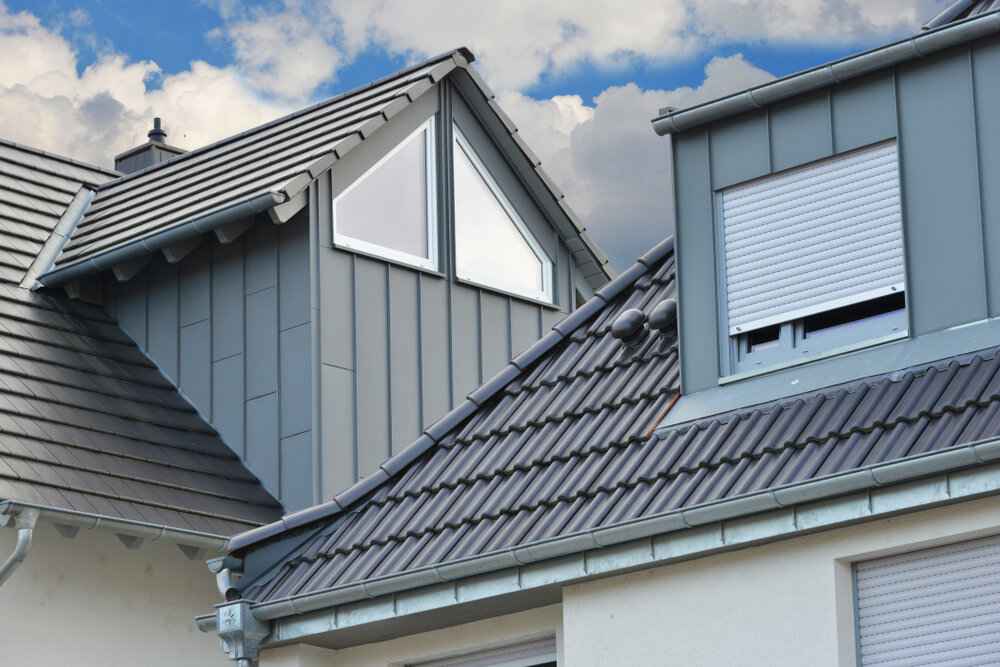 Metal shingle roofing system